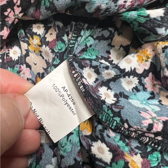 Pink Lily Floral smocked blouse size Small - Picture 7 of 7